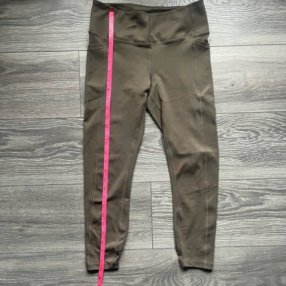 Victoria’s Secret Olive Army Green 7/8 Active Yoga Run Leggings Size M Exercise - Picture 5 of 5